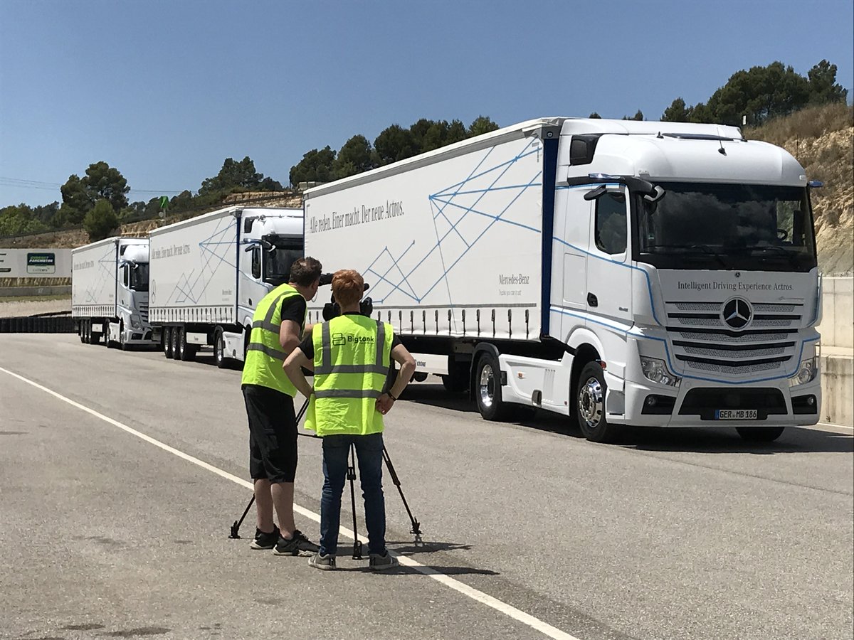 DaimlerTruckUK's tweet photo. What a line up 😍😍
Today we're filming 🎥 a series of Driver tutorials for the new #Actros and #Arocs, which demonstrate the new core innovations.
#MirrorCam #MultimediaCockpit #PPC #ADA #ABA5
Find out more by subscribing to our YouTube channel:
👉 https://t.co/7STaZDAdBD https://t.co/8YNdckuURR
