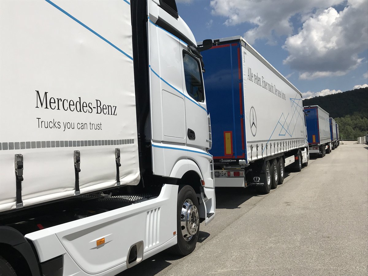 DaimlerTruckUK's tweet photo. What a line up 😍😍
Today we're filming 🎥 a series of Driver tutorials for the new #Actros and #Arocs, which demonstrate the new core innovations.
#MirrorCam #MultimediaCockpit #PPC #ADA #ABA5
Find out more by subscribing to our YouTube channel:
👉 https://t.co/7STaZDAdBD https://t.co/8YNdckuURR