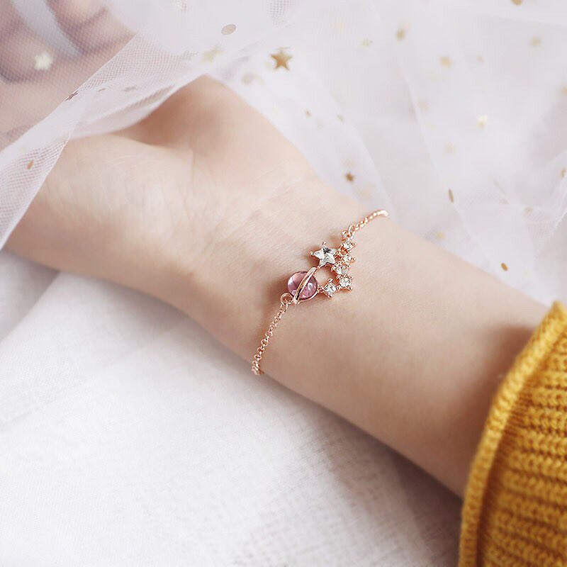 Alice_Abear's tweet photo. : galaxy bracelet 💫
♡ Price 69.-
♡ ซื้อ3ชิ้นขึ้นไปส่งฟรี(คละได้ทั้งร้าน)
#aliceabear_bracelet 

#เครื่องประดับ #สร้อย #สร้อยแฟชั่น #สร้อยข้อมือ #สร้อยข้อมือเกาหลี #สร้อยข้อมือแฟชั่น #ต่างหู #ต่างหูเกาหลี #ต่างหูแฟชั่น #ต่างหูวินเทจ #กำไล #กำไลข้อมือ #กำไลวินเทจ #กำไลเกาหลี https://t.co/2YBf8Oyvs9