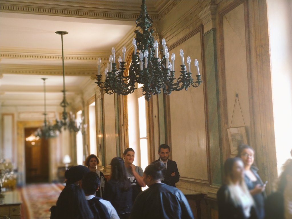 AfevNimes's tweet photo. Après une visite impromptue des salons, la matinée se conclut avec la Déléguée @Prefet30 pour un échange sur la Politique de la Ville. https://t.co/xJS0M2dDOX