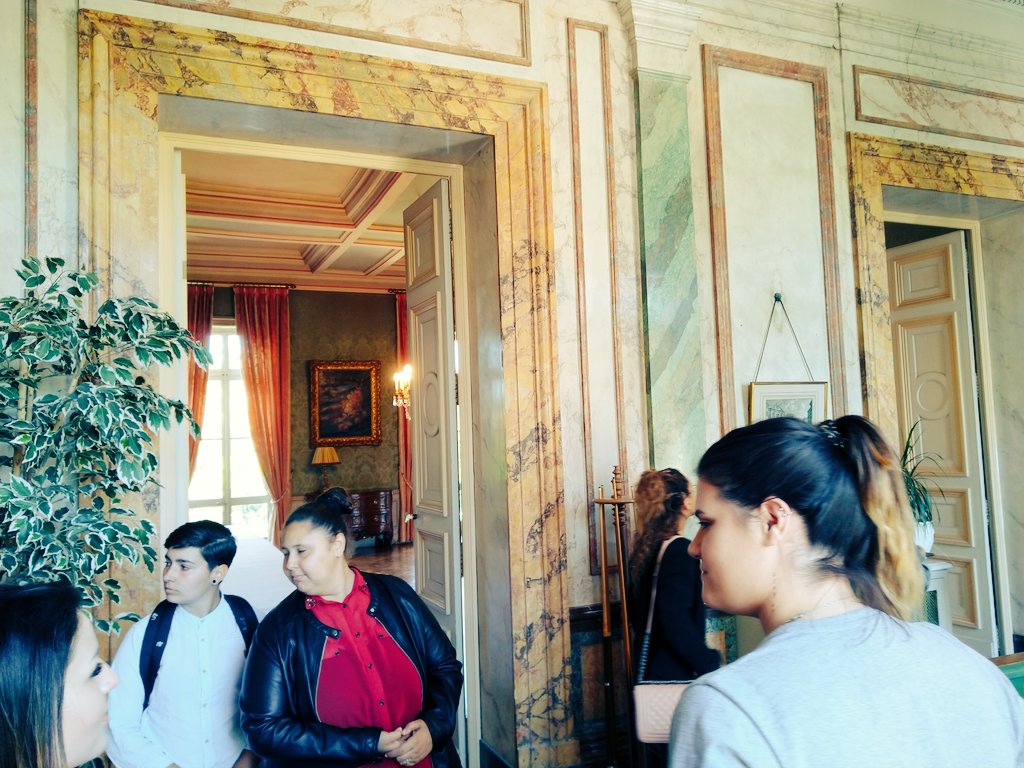 AfevNimes's tweet photo. Après une visite impromptue des salons, la matinée se conclut avec la Déléguée @Prefet30 pour un échange sur la Politique de la Ville. https://t.co/xJS0M2dDOX