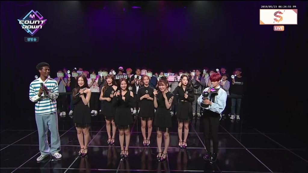 ohmygirl8th's tweet photo. [CAP] 190523 OH MY GIRL at MNET MCountdown

#SSFWL3rdWin ของพวกเราชาวมิราเคิลและสาว ๆ โอ้มายเกิร์ลค่ะ😄🏆🏆🏆🎉

#OHMYGIRL #The_Fifth_Season 
#오마이걸 #다섯번째계절 https://t.co/WEt9gA5Czb