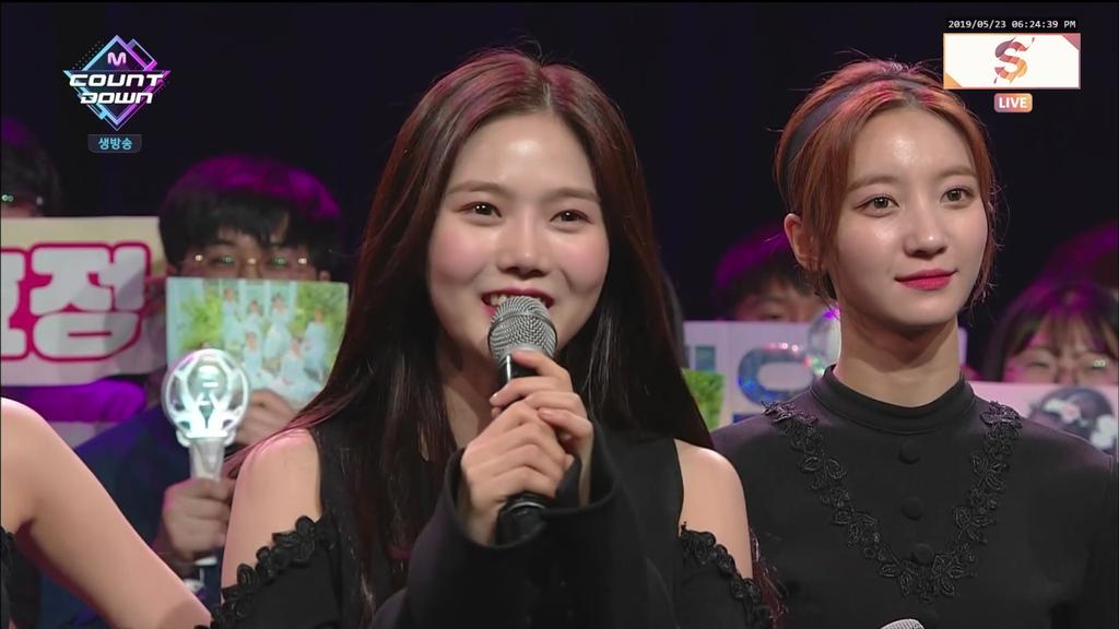 ohmygirl8th's tweet photo. [CAP] 190523 OH MY GIRL at MNET MCountdown

#SSFWL3rdWin ของพวกเราชาวมิราเคิลและสาว ๆ โอ้มายเกิร์ลค่ะ😄🏆🏆🏆🎉

#OHMYGIRL #The_Fifth_Season 
#오마이걸 #다섯번째계절 https://t.co/WEt9gA5Czb