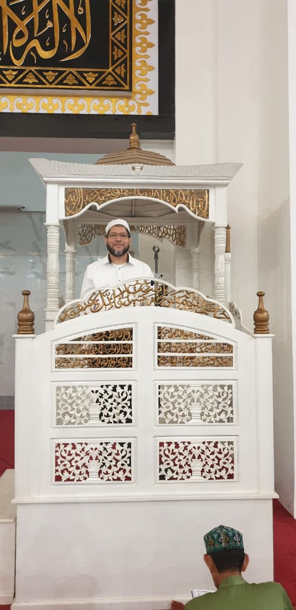 KonJenMakassar's tweet photo. Imam Essa from @Australian_Navy HMAS Success visits Sheik Yusuf Mosque in Makassar ๐ Named after the famous Makassan Imam who brought Islam to Essaโs native Capetown, South Africa. Iman Essa is also a descendant of Sheik Yusuf! ๐ฆ๐บโ๐ฎ๐ฉโ๐ฟ๐ฆ๐#IPE19 https://t.co/d0TlyDLlqU