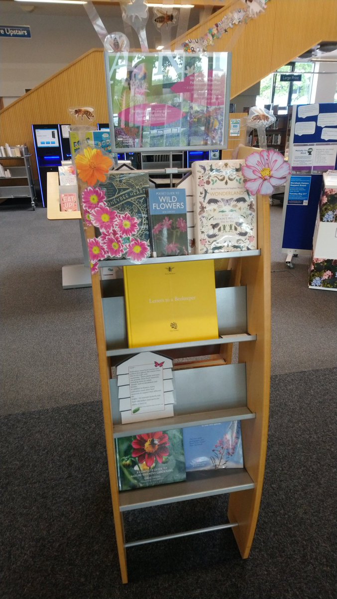 deLeeuw1990's tweet photo. 1/2 went to the @WSCCLibraries yesterday to pick up a book on rewildering plus some nature story books for the kiddies and saw this wonderful display all about pollinators and other wildlife. Most important, I found the WSCC action plan for pollinators. ❤️🌍🐝🦋 https://t.co/8f5LQq9ukG