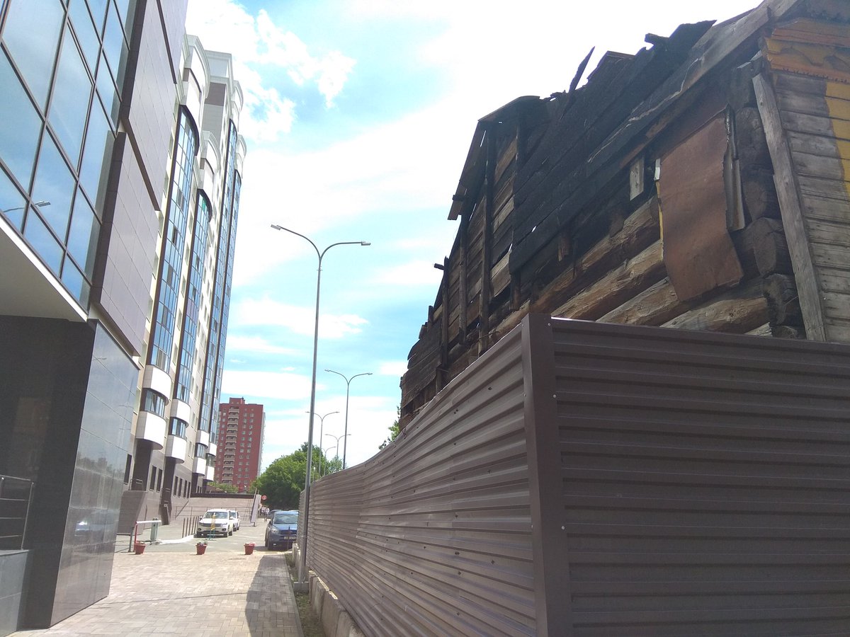 yan_nalimov's tweet image. Самара - город контрастов... Улица Ленинская. @Minstroy63 и @depstroy132 неужели нельзя или привести в порядок, или снести и навести порядок?
#Самара #старыедома #памятникархитектуры