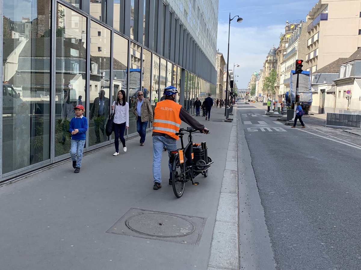 Byothe's tweet photo. Bravo @orange de préférer la #SolutionVelo ! #velo #velotaf https://t.co/31PqW0N6bv