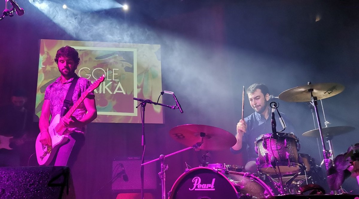 Anoche en <a href="/SalaElSol/">Sala El Sol</a> los madrileños <a href="/GoleYaika/">Gole Yaika</a> calentaron aun más la noche con sus ritmos bailables y aromas tropicales por momentos. "Divina comedia" era la excusa y lo disfrutamos. Lo contamos en directo: bit.ly/30wlk4C 
📷 #huaweip30pro