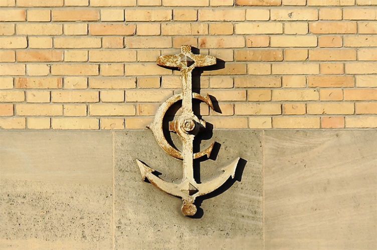 ESCP_bs's tweet photo. It's thursday! Time for the story! 📖⭐
Why are there Anchors ⚓️ on the walls of Paris Campus - République?
Read the full story here: https://t.co/eNWrisMzFm
#HistoryThursday #Bicentenary #FirstIntoTheFuture #ManagementEducation https://t.co/dHCvH6cmN3