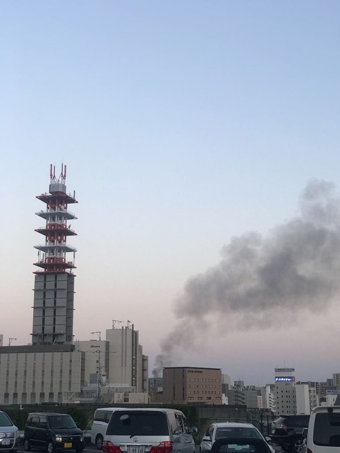 水戸市で大量の黒煙が上がっている火災現場の画像