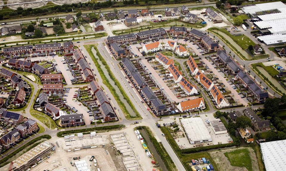 zuid_holland's tweet photo. Zuid-Hollandse regio’s mogen in hun nieuwe woningbouwprogramma’s 30% meer woningen inplannen dan nodig is volgens de voorspellingen. #datisslim  Lees meer: https://t.co/C9DENNRsqC https://t.co/0iOvipXHBt
