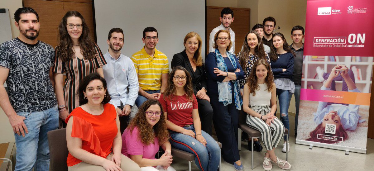 cipeuclm's tweet photo. Hoy comienza la formación de #GeneracionON, el programa de #talento para universitarios del campus @uclm_es de Ciudad Real desarrollado por @cipeuclm e @IMPEFE. Hemos contado con la visita de @GonzalezMorenoA y @Charipmorote https://t.co/3kCuy8ps0u