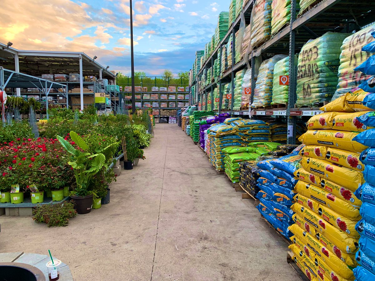2663SarahNOPS's tweet photo. #RecoverySeason #onehomedepot #memorialdayweekend #๐บ๐ธ #stackithigh #watchitfly #freighteam #ilovemyjob @jairoanaranjo1 @NicoletteH17 @JasonArigoni https://t.co/g9e9Px05zZ