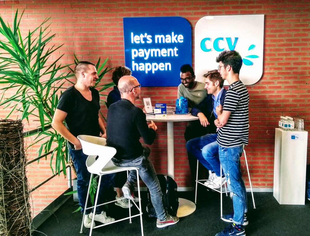wdeschepper's tweet photo. Debriefing over mooie samenwerking met @CCVBE. Studenten @viveshogeschool gingen omnichannel dankzij hun webshop en betaalsystemen. #ecommerce #vives @hantalkortrijk https://t.co/qNJra7qqhD