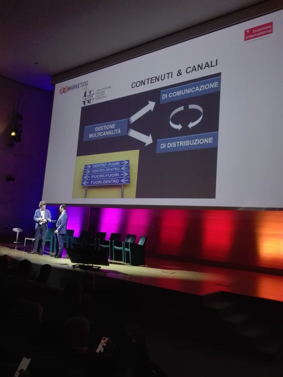 BIweb's tweet photo. “La gestione #multicanale, oggi, non è piû un #nice2have ma un #must che risponde alle esigenze della #persona grazie al #digitale”. @MassimoGiordani di @aisMarketing parla di #engagement e #futuro del #marketing #b2b   #b2bmarketing19 @uniiulm @andreaboaretto  #business #impresa https://t.co/B5AtHdmqj5