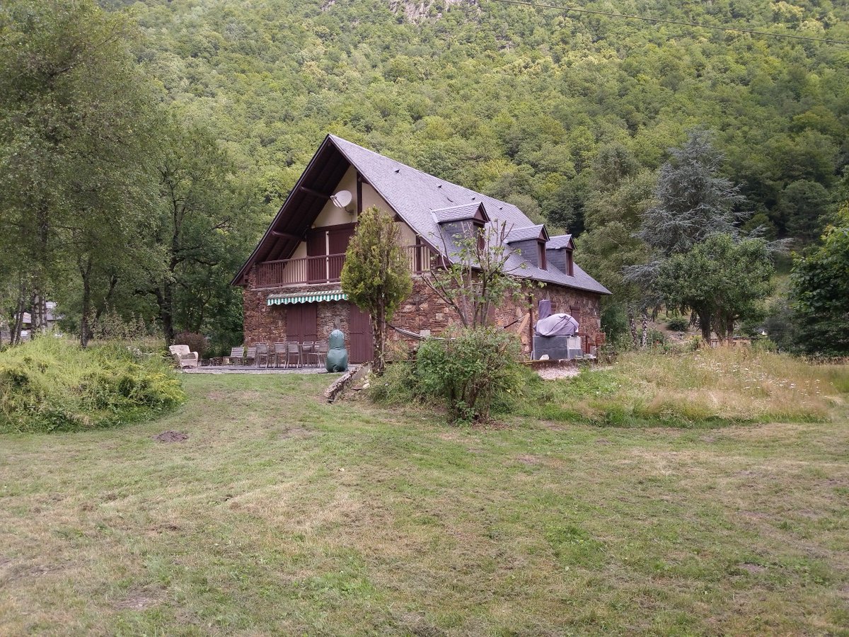 aquickrelease's tweet image. More and more of our AQR Bike Holiday guests are asking for different accommodation options in Luchon, French Pyrenees. We can recommend some fabulous chalets, gites + apartments for your budget, group size + holidays needs. Contact kate@aquickrelease.com to discuss your options