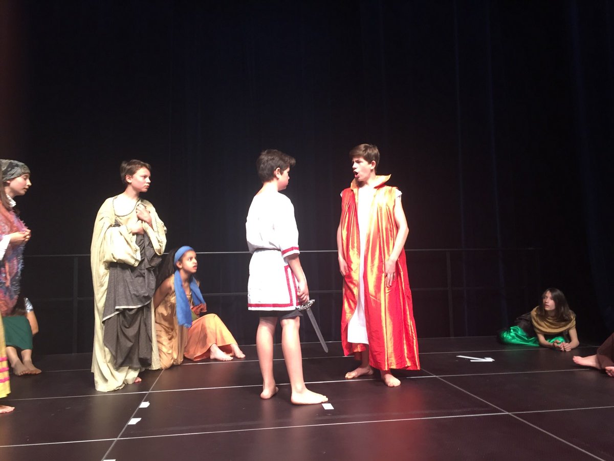 Collège Marcelle Pardé au #rdvtreteaux 😃 : au programme répétitions et atelier Canopé <a href="/AlainPGrenier/">Alain Grenier</a> @Canope_21 <a href="/ABCDijon/">ABC Dijon</a> #collegeparde