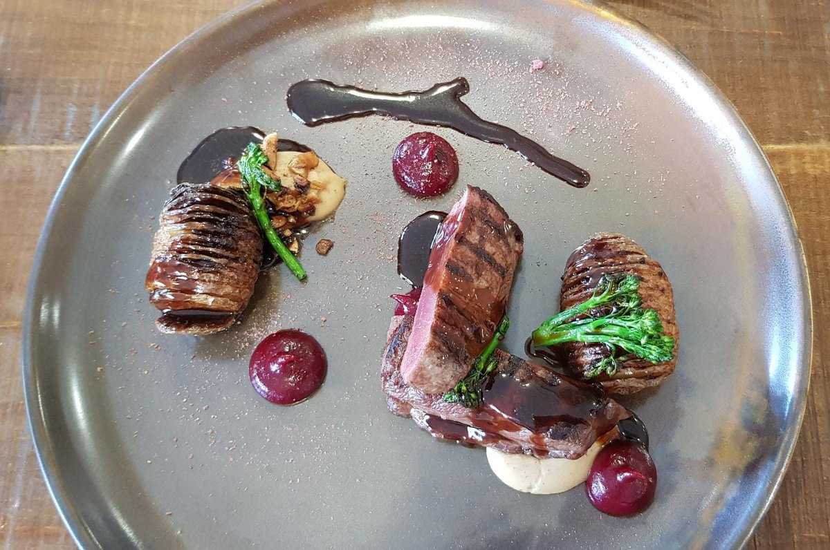 BenRigbyGame's tweet photo. So proud to sponsor @Passion2Inspire and attend the final yesterday. Congratulations to the winners @WestSuffolk Outstanding meal served by young, up and coming professionals. Amazing food produced by all the competitors @ColchesterInst @chelmsfordcol @CRC_College @cwa_college https://t.co/X818vozsI4