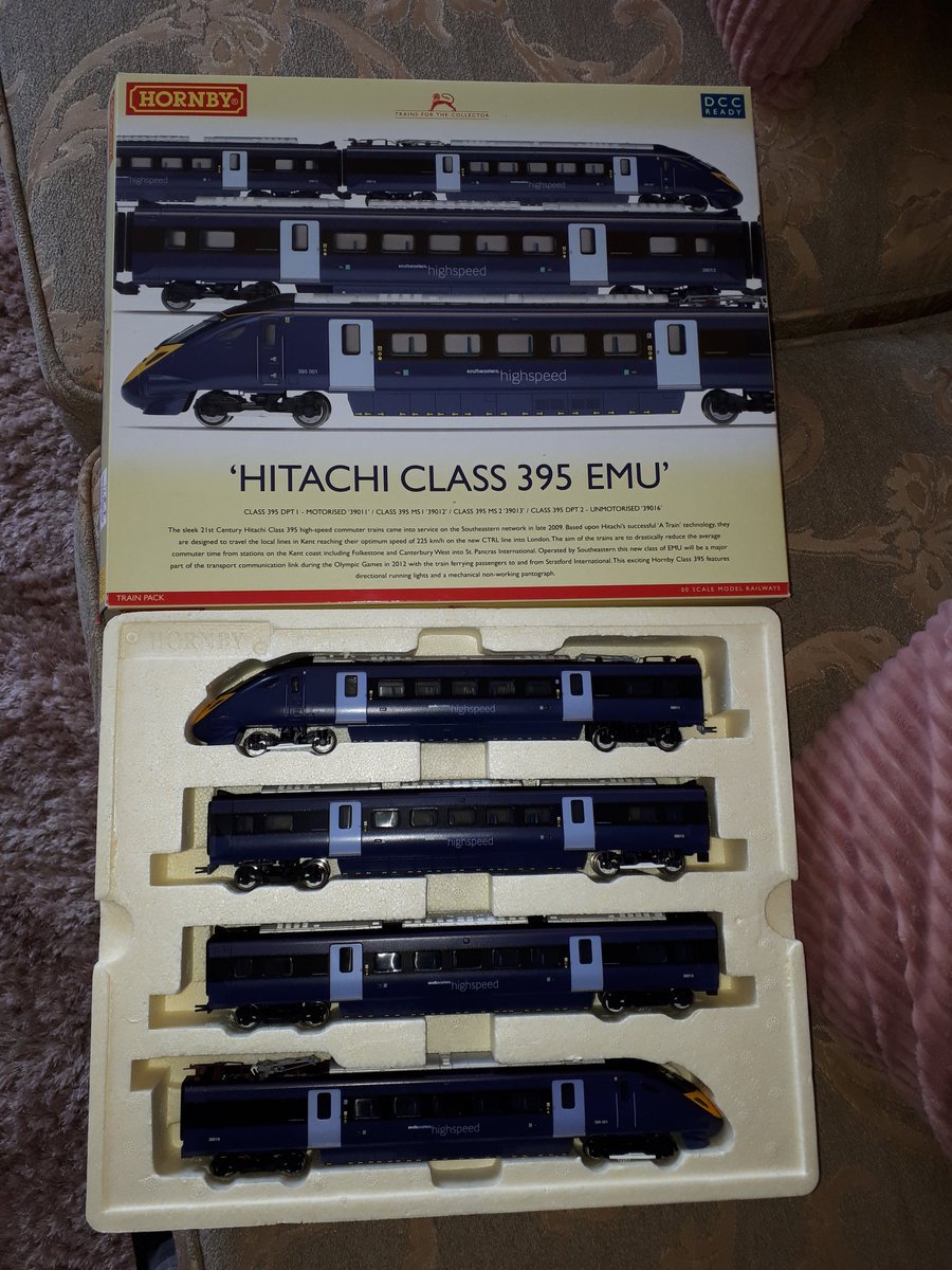 Mangley's tweet photo. #TMRGUK
Hope to start nailing track down today, and to have that and wiring done by next weekend, in anticipation of getting all my rolling stock out, 2 new arrivals this past days !
Think I'm not gonna resist the urge to get a virgin 125 !!
Eurostar still on it's way
Oops ! Lol https://t.co/lRcYQXTwwk