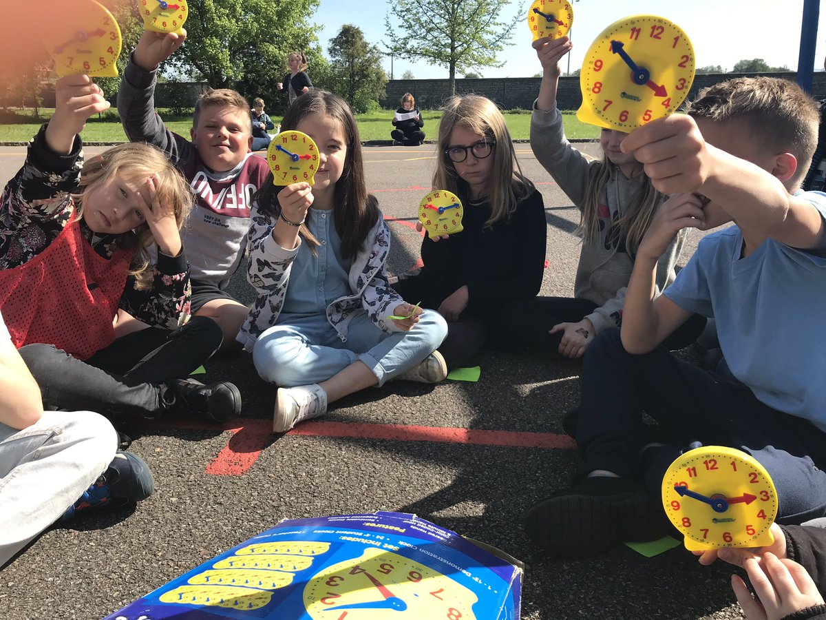 Oustttt’, tous dehors pour la séance de grandeurs et mesures !!! ☀️🐝🌱#journeeecoleenpleinair #23mai2019