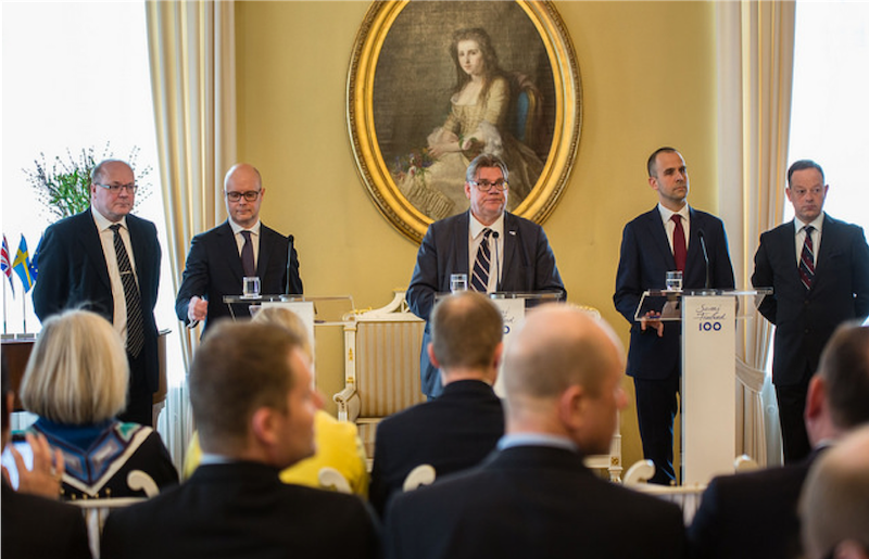 HybridCoE's tweet photo. FM #Soini made a farewell visit and got a briefing on how @HybridCoE has developed since April 2017, when 🇫🇮🇫🇷🇩🇪🇱🇻🇱🇹🇵🇱🇸🇪🇬🇧🇺🇸 signed the MoU. Now we have 22 member states, strong cooperation with the EU and NATO and our network consists over 1000 practitioners and experts. https://t.co/NuTEEUAyGP