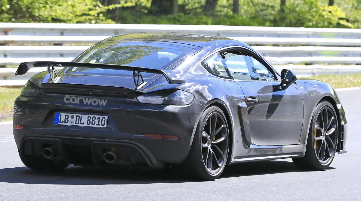 SPOTTED: New #Porsche 718 #CaymanGT4! 

Set to use the same 4.0-litre flat-six as the 911 GT3 (but sadly, it'll be detuned 😞), the new Cayman GT4 will still produce at least 410hp! 

It'll be around £30k cheaper than the 911, so with that in mind, which would you choose?