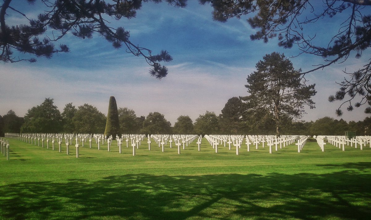 craigs_simon's tweet photo. American Cemetery at Omaha Beach. Beautifully serene. Very moving. 6th June this year marks the 75th anniversary of the D-Day landings #mslearns #Normandy2019 https://t.co/pp1sIK0s2n