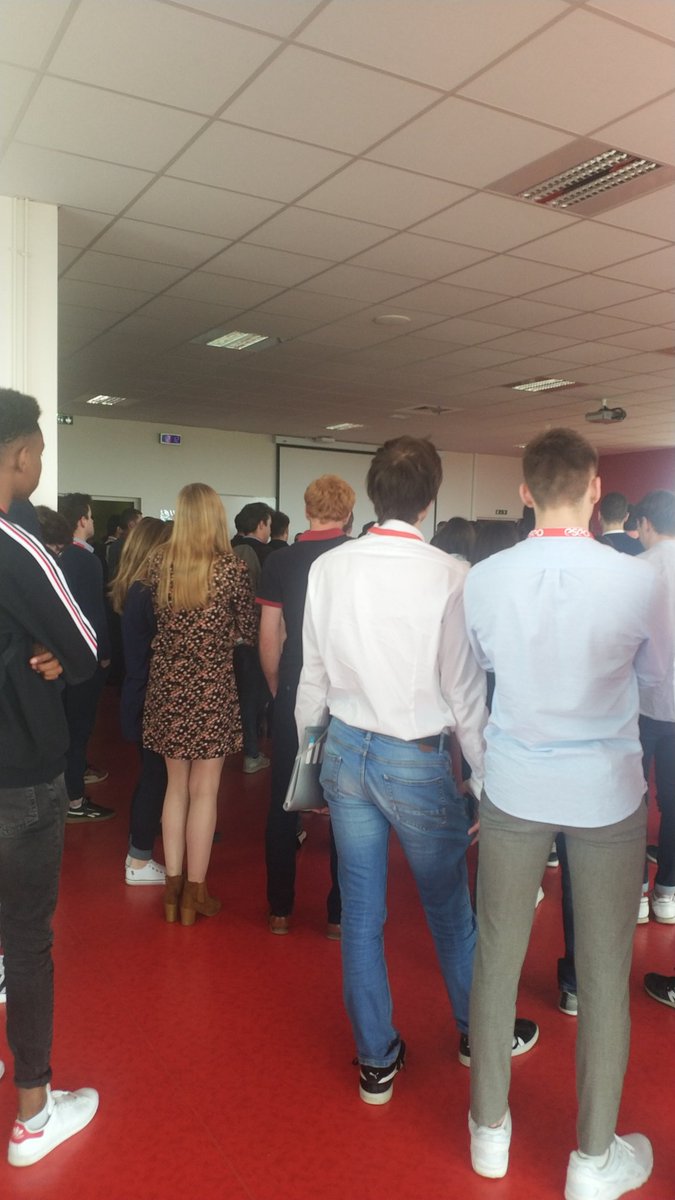 #alternance Petite présentation du directeur de l'@Groupe_ESEO avant de déjeuner. <a href="/orangejobs_fr/">Orange Jobs</a> <a href="/OrangePaysLoire/">OrangePaysdelaLoire</a>