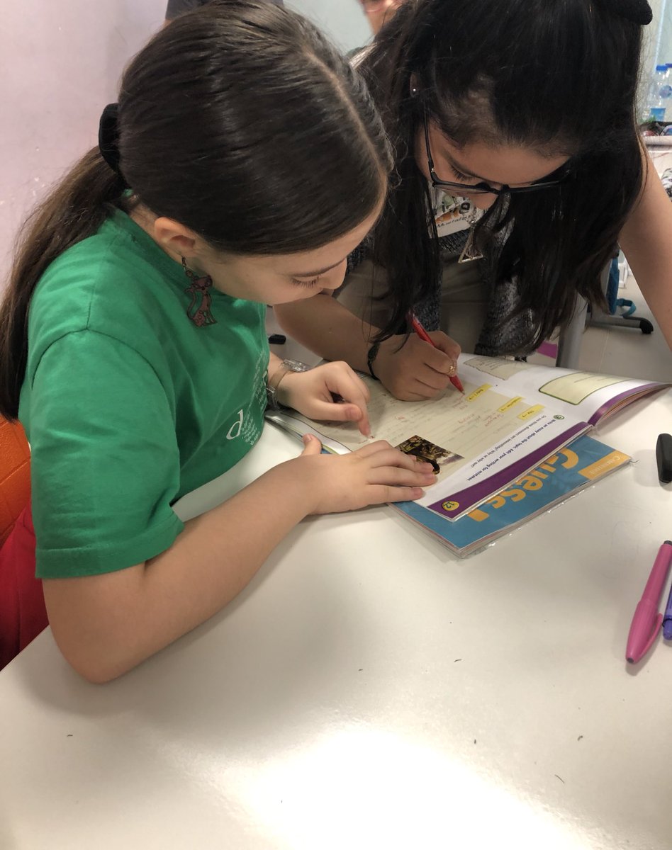 GumuskesenElif's tweet photo. 5th grade students edited essay together. They corrected their mistakes. #BoostWriting 🖌📔 @tbmumcu @KvancBarlas @TufekVolkan @ozgursengezer https://t.co/taBfDvd8JK