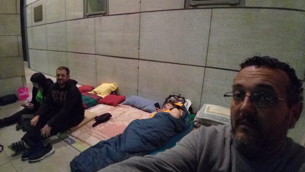 Tras la quinta noche de acampada por la Readmisión de las despedidas LYMA Getafe, en la Plaza del Ayuntamiento. 
Ahora el PSOE hace Acto Electoral en la plaza y provoca a las despedidas en lucha.
- Readmisión despedidas!!
- Sara Hernández dimisión!!
#LuchaObrera
<a href="/NoDespidosLYMA/">NoDespidosLYMA</a>