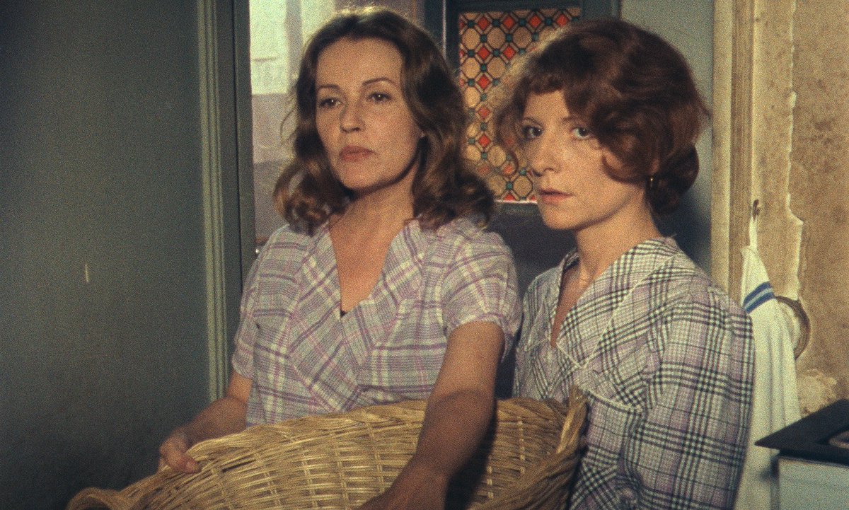 CarlottaFilms's tweet photo. Première photo de la version restaurée du 2ème film d’#AndréTéchiné, SOUVENIRS D'EN FRANCE, avec #JeanneMoreau et #MarieFrancePisier. Complètement inédit depuis des décennies, il sera présenté, en 1re mondiale, au prochain @FEMAlarochelle. Et très bientôt au #cinéma !
@hiventy https://t.co/lbm4vVCvvg