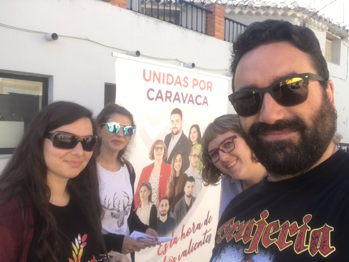 UPCaravaca's tweet photo. A primera hora de la mañana nos hemos presentado en el mercado de Barranda. Hemos hablado con nuestros vecinos y se les han presentado nuestras propuestas para unas pedanías mucho mejor consideradas y cuidadas.

Porque es la Hora de los Valientes.

https://t.co/YY3OSs58S7 https://t.co/9j6bolhLLj