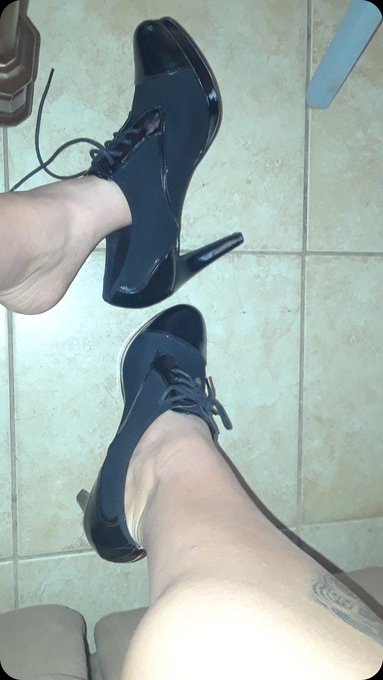 Who's up to bring me a stack of #money like i deserve everyday? I wanna #footworship #cashmeet worship<a href="/tag/money"class="tags">#money</a><a href="/tag/footfetish"class="tags"><span>#footfetish</span></a><a href="/tag/feet"class="tags"><span>#feet</span></a><a href="/tag/slave"class="tags"><span>#slave</span></a><a href="/tag/footworship"class="tags"><span>#footworship</span></a><a href="/tag/humiliation"class="tags"><span>#humiliation</span></a>