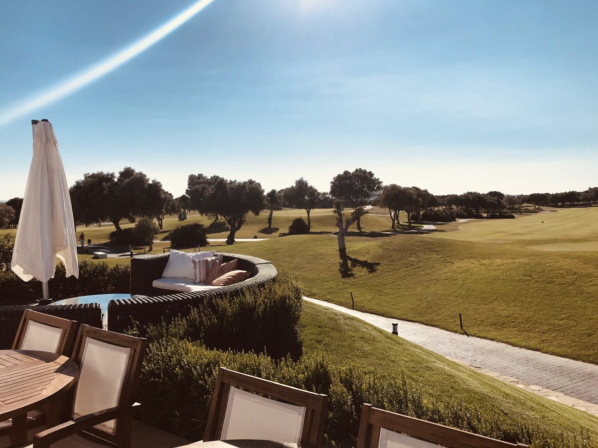 hastingsgolf's tweet photo. 1st practice session at Benalup done, now some lunch and out for on course tuition #beautiful #Benalup #golfshool #welovegolf #tarletongolf @MizunoGolfEU @Tarletongolf https://t.co/pQYsmjYxDE