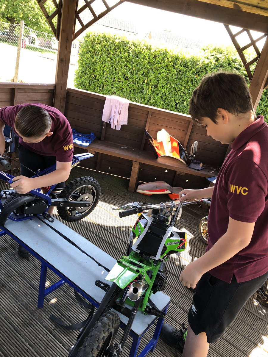 MandlaORI's tweet photo. #GASP #MotorProject going well in the nice weather @WVCSecondary ☀️😎 #mechanics https://t.co/w0IAxHp8mS
