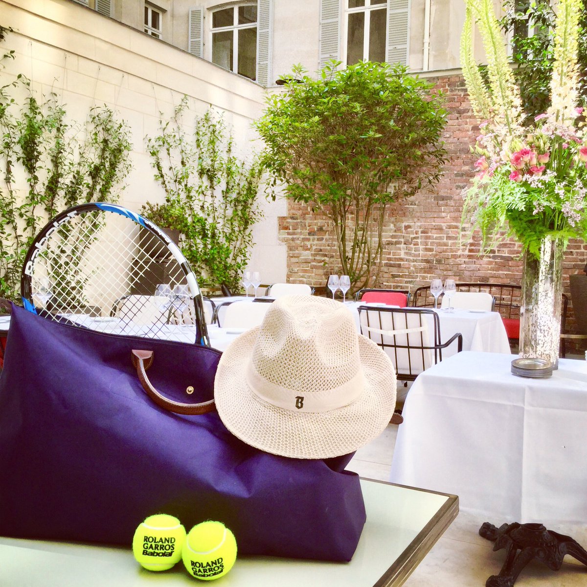 hotel_bowmann's tweet image. Le Tournoi de @rolandgarros est ouvert et notre terrasse aussi !
#99haussmann #cocktails #restaurant