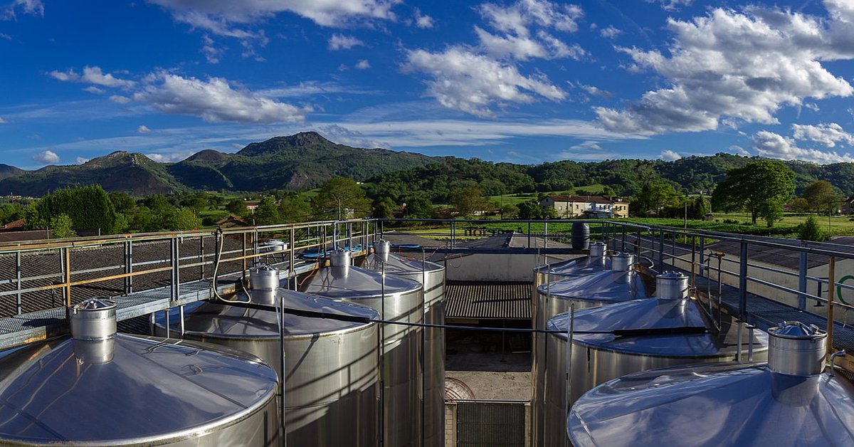 sidraangelon's tweet photo. ¿Cómo no va a salir bien la sidra con estas vistas?
¡Nava ye lo más!
#pideunaviuda #pideunadeviuda #sidra #sidre #cider #asturiancider #praumonga #viudadeangelon #nava #asturias #asturies #asturias_ig #craftcider #craft #perrylove https://t.co/zCm6HViYJo