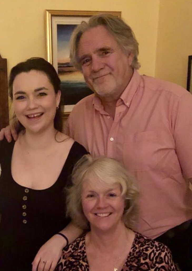 I am delighted to announce that, as of Monday, I am now DOCTOR Lizzie Brindley 🥳🧠 Maaaany thanks to my wonderful parents (pictured here 🥰), <a href="/Futureneuro_ie/">FutureNeuro Centre</a> @Physiologyadmin and <a href="/RCSI_Irl/">RCSI</a>