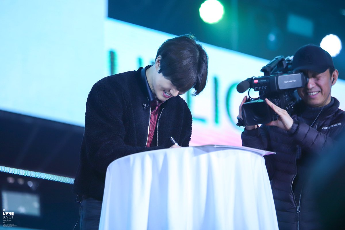 kjmhive's tweet photo. a constant mood is the cameraman smiling while filming a close up of Junmyeon laughing https://t.co/oJFeuPOPhm