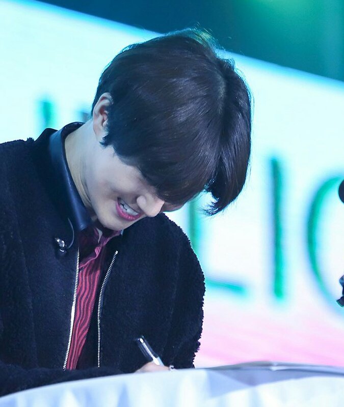 kjmhive's tweet photo. a constant mood is the cameraman smiling while filming a close up of Junmyeon laughing https://t.co/oJFeuPOPhm