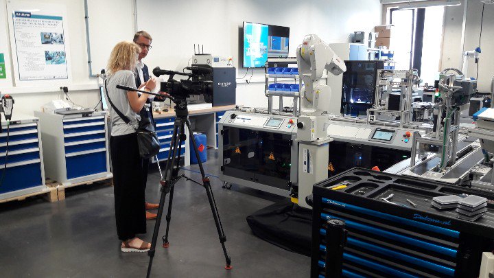 Opening Machinebouw &amp; Mechatronicalabs The Ultimate Factory en The Ultimate Machine van <a href="/KULeuvenBrugge/">KU Leuven - Brugge</a>. Vanavond reportage op @focuswtv. @tuawest1 @fvtwvl @sirris_be <a href="/howest/">Howest</a>