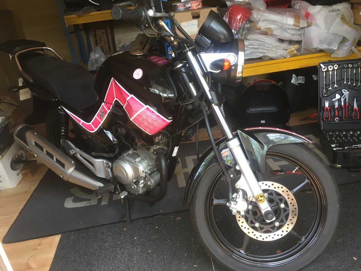 This little beauty is still looking good. What a bike! The trip to Valencia on her for #Challenge125 @TheEasyRidersTV was so much fun with @DannyJohnJules & @georgenickless. Need to do it again...
#TwoWheelsOneLove