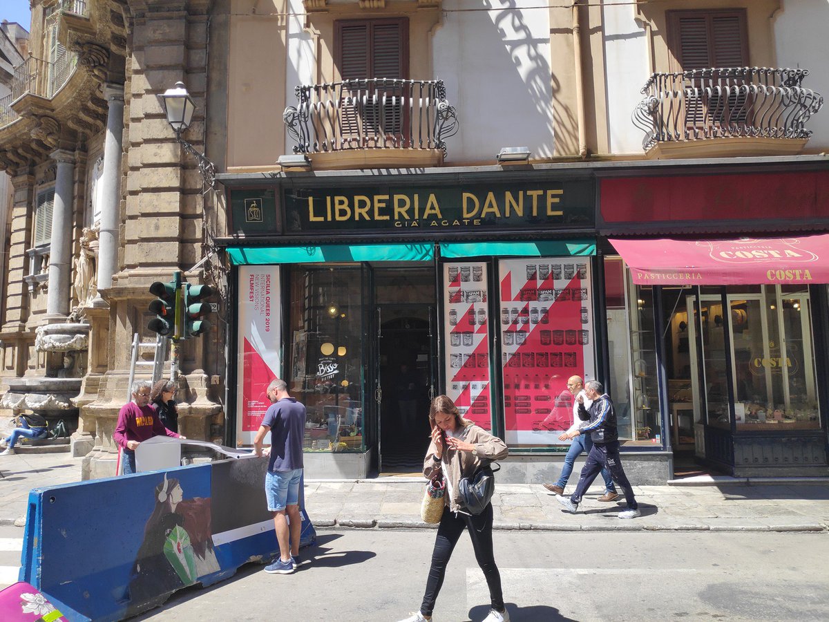 SiciliaQueer's tweet photo. A #Palermo, ai #QuattroCanti, alla ex Libreria Dante e oggi Bisso Bistrot, si celebra l'inizio della nona edizione del #SiciliaQueer! 

Vi aspettiamo dal 30 maggio al #CinemaDeSeta dei #CantieriCulturaliallaZisa e in molti altri luoghi della città!

https://t.co/P5NmQd8qc3 #SQ19 https://t.co/alEJJWbRos
