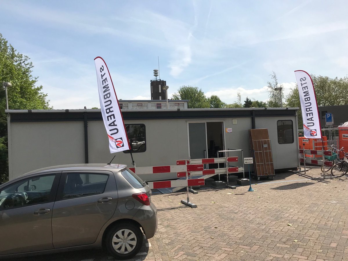 In #zaanstad bij de Europees Parlementverkiezing ook een stembureau bij station Wormerveer. Treinreizigers uit Wormerveer worden op hun wenken bediend. Succes met stemmen.