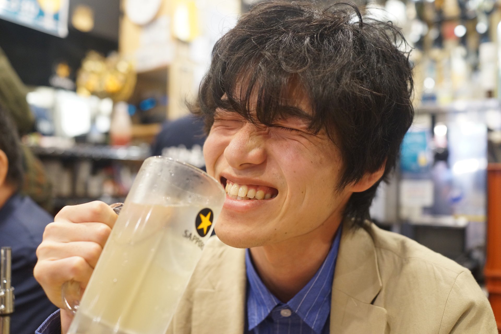 フリー素材のまっち 私の居酒屋での テンプレパターン 最初の威勢だけ良くて 酔って無いと言いながら 3回目の頂きますをしたあと 寝てしまいます ちなみに1杯目です 居酒屋 飲み会 フリー素材 人物 T Co Egwhoau0lc Twitter