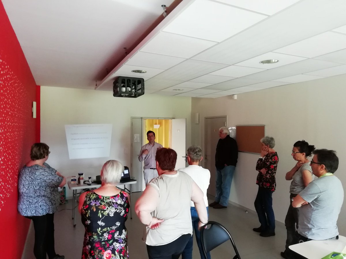 auremercier's tweet photo. Comment appeler et accueillir de nouveaux bénévoles ?
Les équipes du Secours Catholique @caritasfrance et des partenaires se penchent sur cette question aujourd'hui à #Melle accompagnés par @GuillaumeDouet de l'#IEDH https://t.co/0MdpGx6OzD