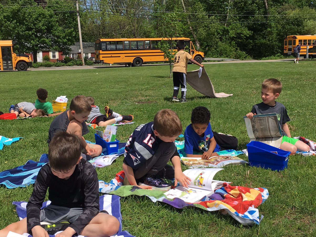Celebrating I! Reading on our islands on this beautiful day!#oakststories