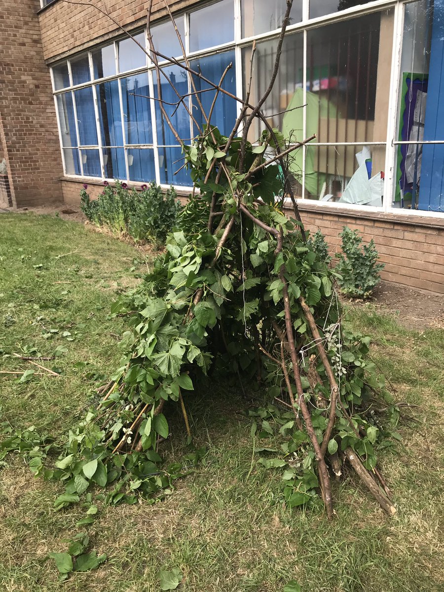 ButtonLane_'s tweet image. #3AG and #3KB have travelled back in time to the Stone Age and have made an awesome dwelling!