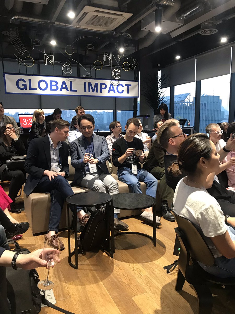 abiroreibi's tweet photo. Finishing #Liftlabseoul day with a #globalimpact evening with all participants & with #swiss #korean #startups Technis, Eone & Domogo pitches. π@heyground for hosting us on your rooftop & for organizing this evening for a well deserved celebration moment #impact #seoul #korea https://t.co/De486W4g5Z