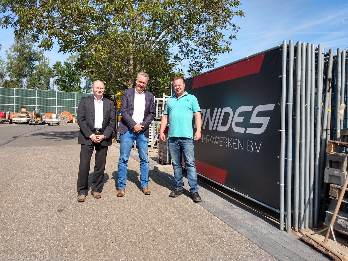 Met <a href="/RobJorg1/">Rob Jorg</a> en <a href="/HWaaldijk/">Hans Waaldijk</a>  op bedrijfsbezoek bij Antonides Infrawerken, die nu in Maarsbergen zijn neergestreken; Prachtig enorm groeiend bedrijf en wat een  ondernemers power!